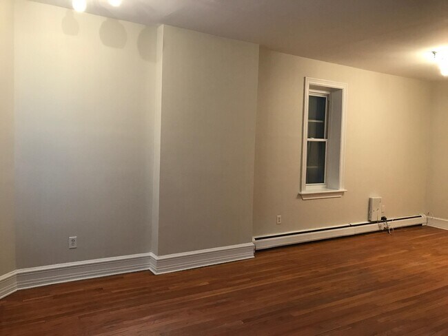 Building Photo - 55 Bright St