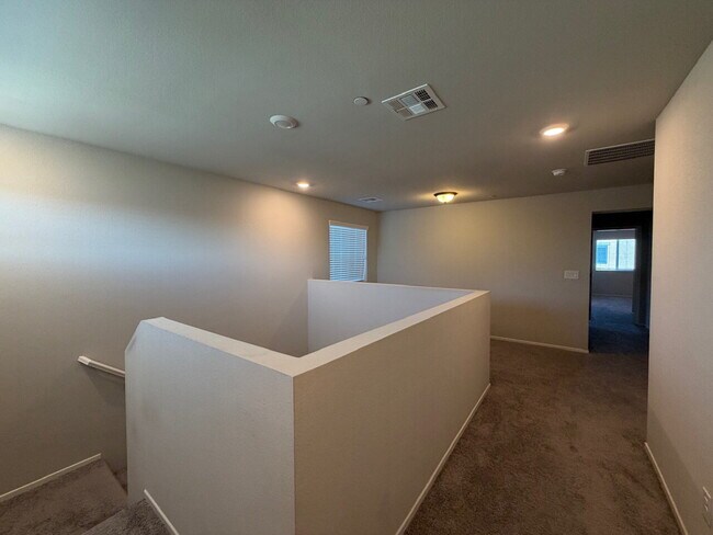 Building Photo - GATED 4 BED 2.5 BATH 2 CAR GARAGE SINGLE FAMILY HOME w/ LOFT, BEDROOM DOWNSTAIRS, NEXT TO COMMUNI...