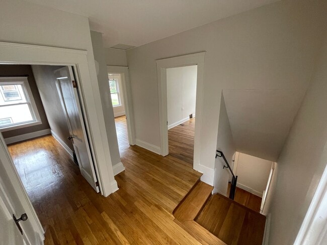 Building Photo - Charming Bungalow