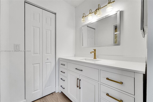 Building Photo - 10035 Winding Lake Rd