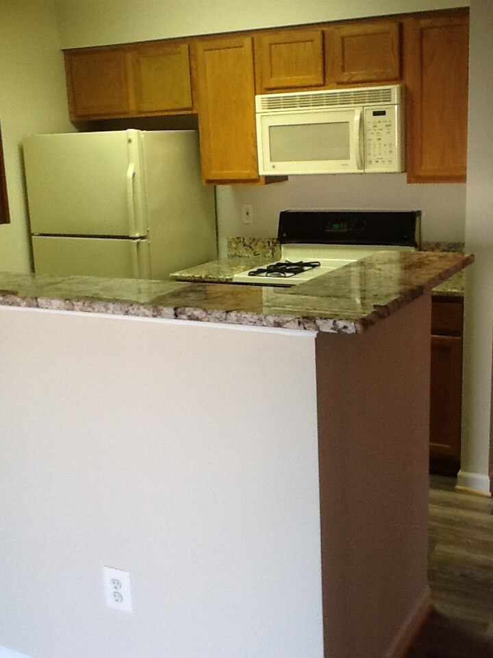 Kitchen - 8911 Town Center Cir