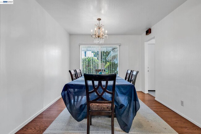 Building Photo - 1810 Boxwood Dr