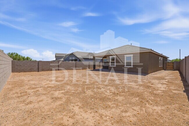 Building Photo - 10941 N 165th Ave