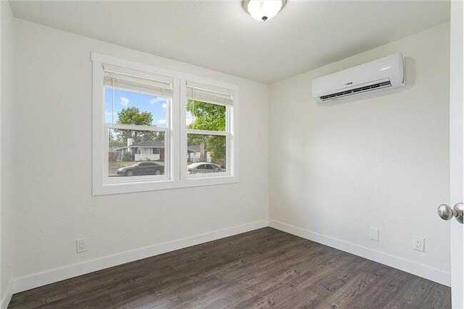 Building Photo - 3424 W Princeton Ave
