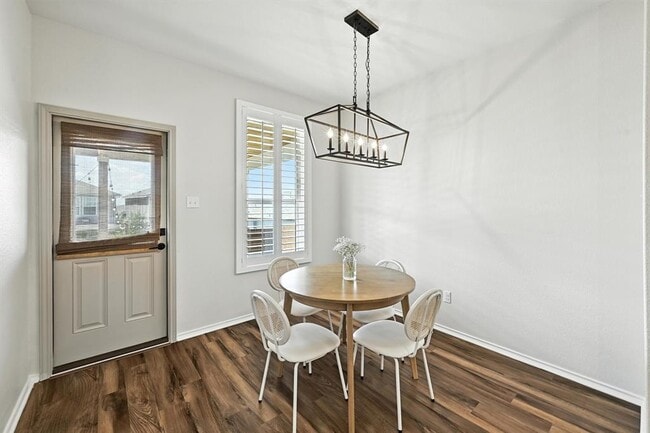 Building Photo - 126 Silktassel Way