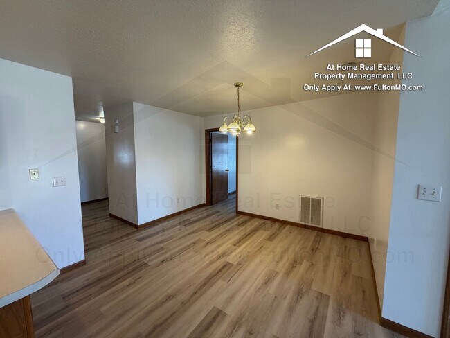 Building Photo - 1117-1119 Ashton Circle East