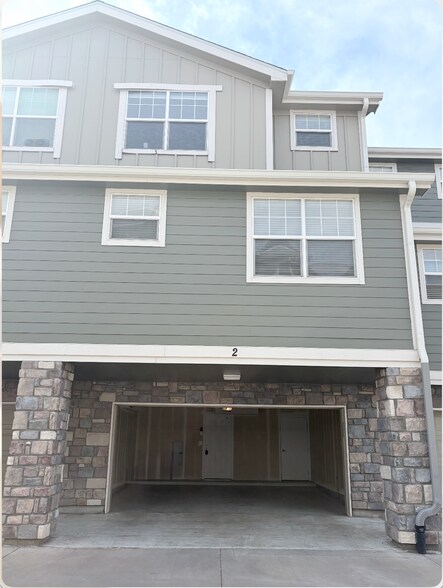 Attached 2 Car Garage - 8490 Canyon Rim Trl