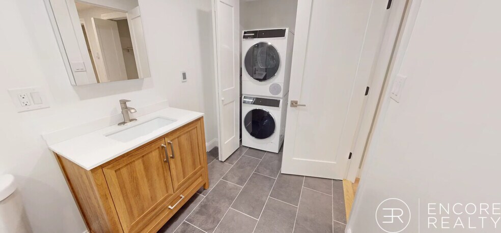 Building Photo - 51 Queensberry St