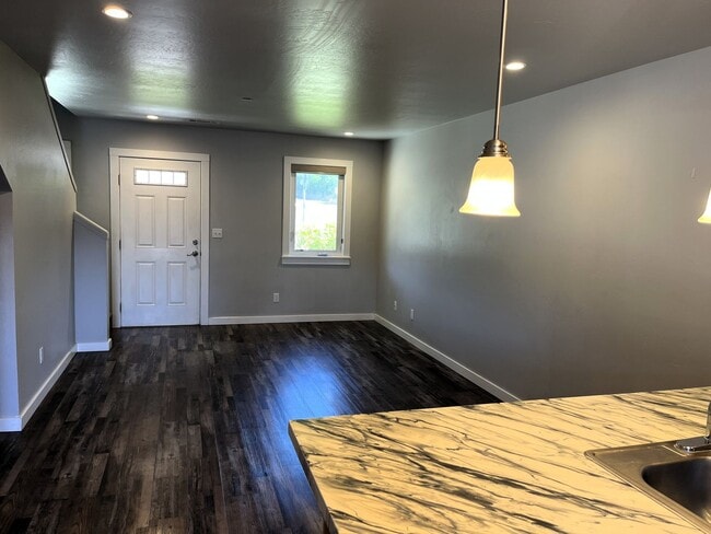 Building Photo - (1X) 1492-1498 Rohnerville [PRM: Henry]