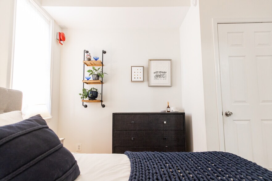 Building Photo - 1700 V St NW