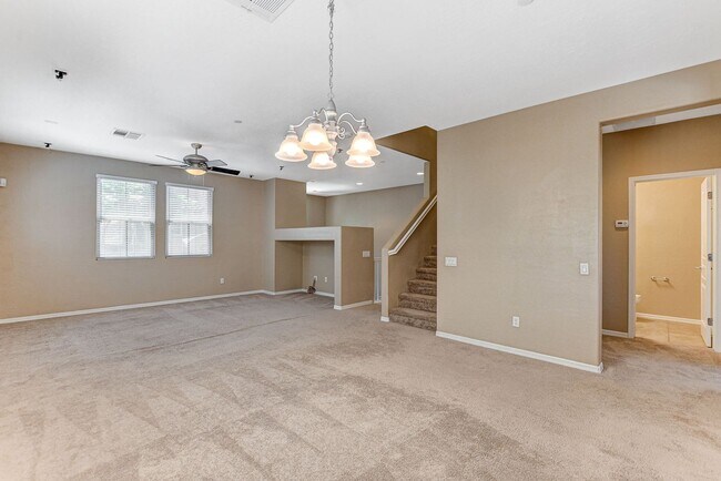 Building Photo - Gorgeous 4 bedroom near Aliante!