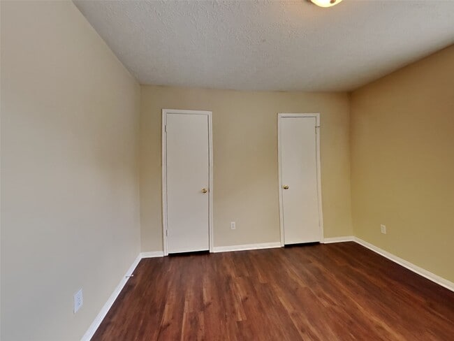 Building Photo - 2908 Cambridge Circus