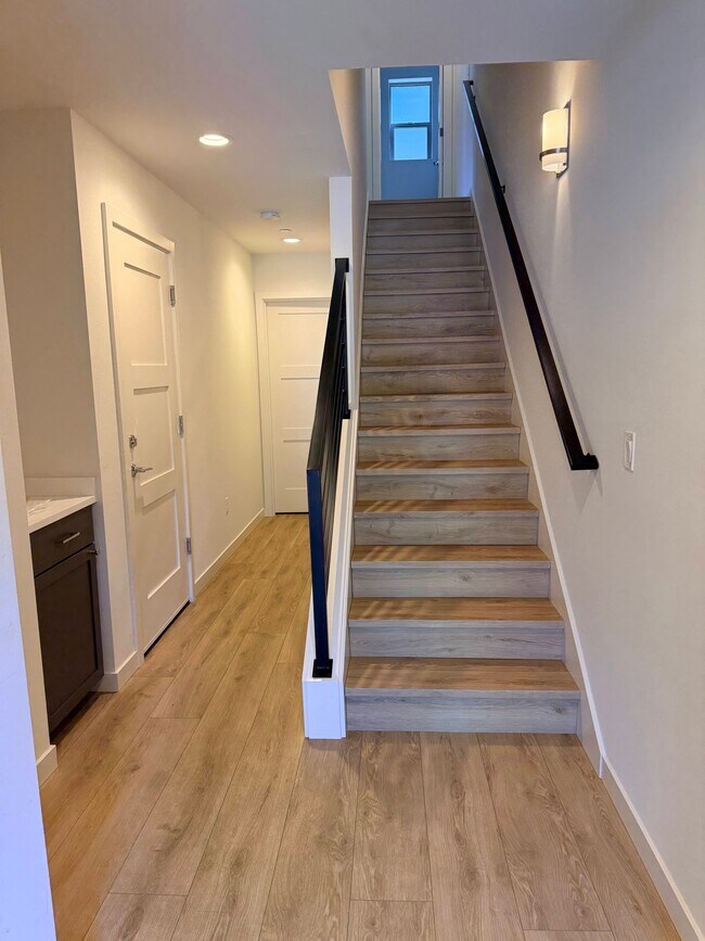 Building Photo - 18526 Densmore Ave N