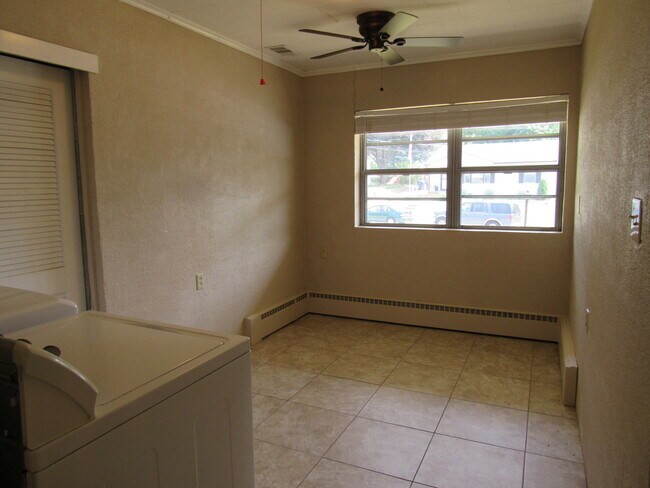 Building Photo - 1012 16th 1/2 St