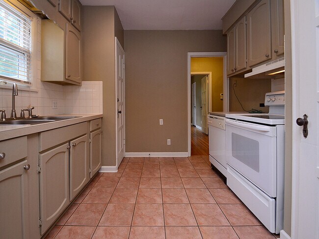 Building Photo - 509 S 50th Ave
