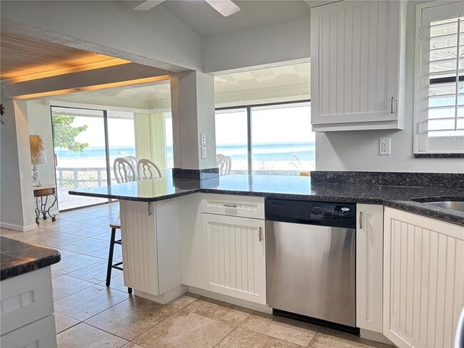 Building Photo - 2823 Gulf of Mexico Dr