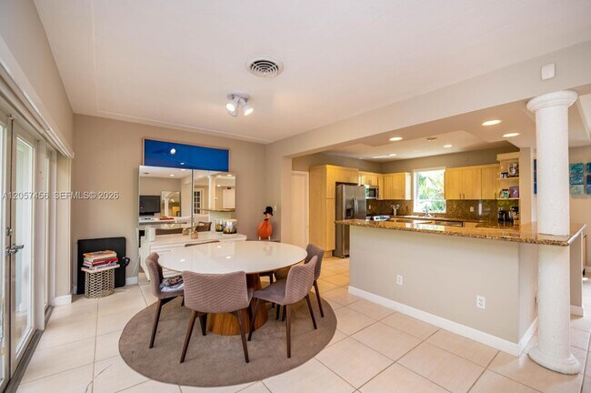Building Photo - 9520 E Broadview Dr