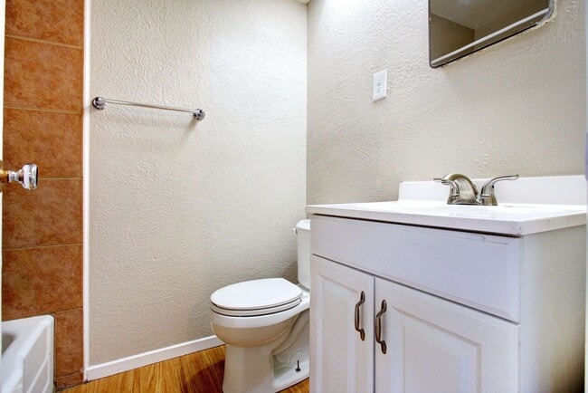 Building Photo - Coming Mid-August! 4 Bd, 2 Ba | N. Arlington