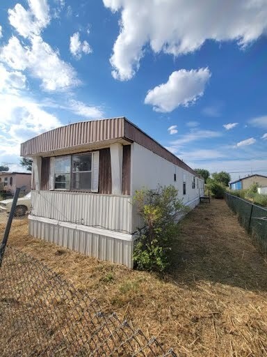 Building Photo - 27 Babur St