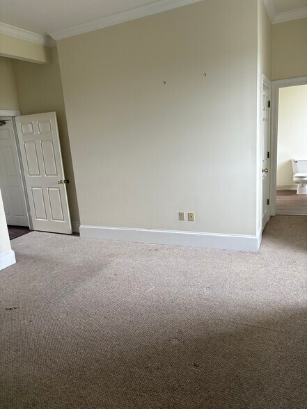 Bedroom - 10 N Main St