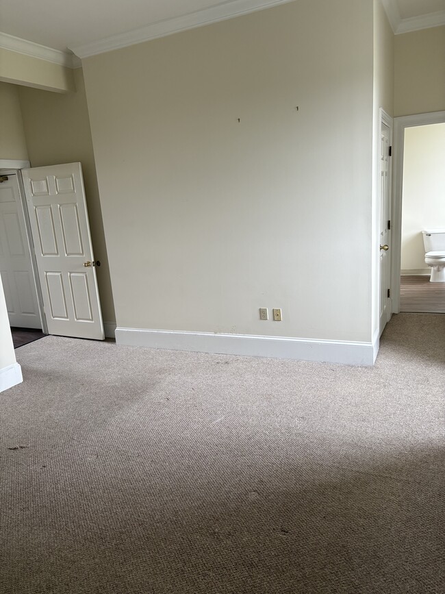 Bedroom - 10 N Main St