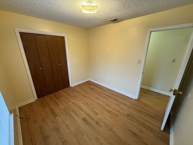 Building Photo - 800 Christian Dr