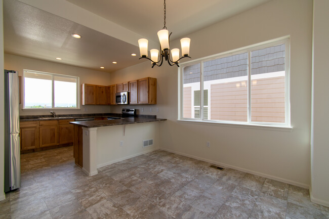 Building Photo - 2055 Moon Rise Dr