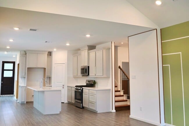 Building Photo - 17631 Carnation Gln Dr