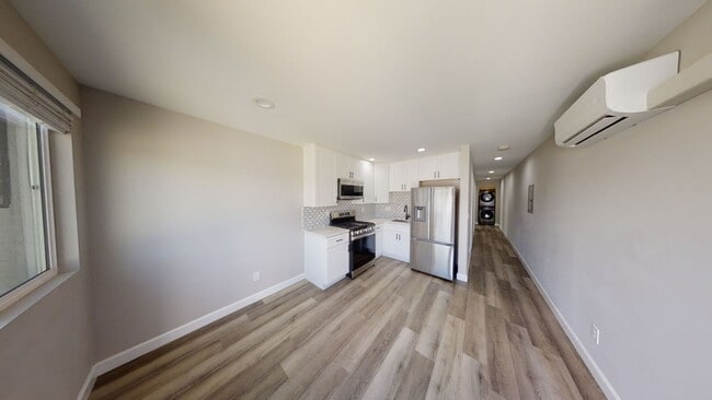 Building Photo - Newly Renovated (2022)! 7BD/3BA