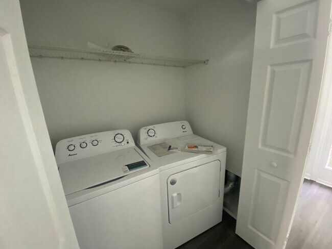 Building Photo - Welcome Home! Beautiful 3 Bedroom, 2.5 Bat...