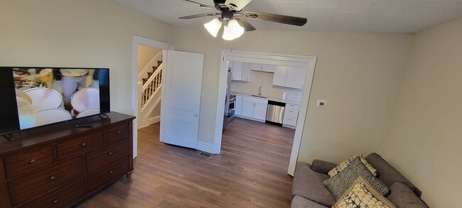 Building Photo - 628 25th St