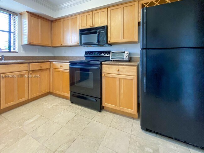 Building Photo - 10000 Bay Harbor Terrace