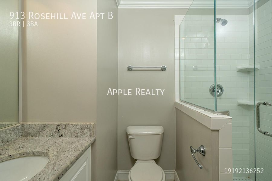 Building Photo - 913 Rosehill Ave