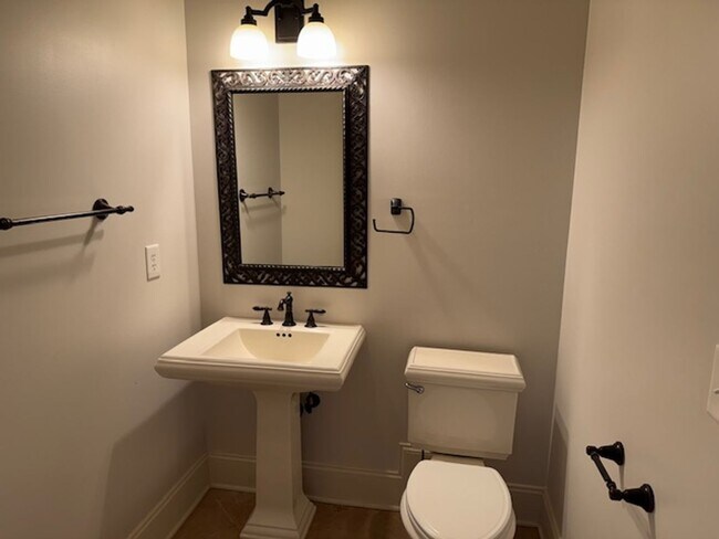 Building Photo - Eagle Ridge Golf Club!