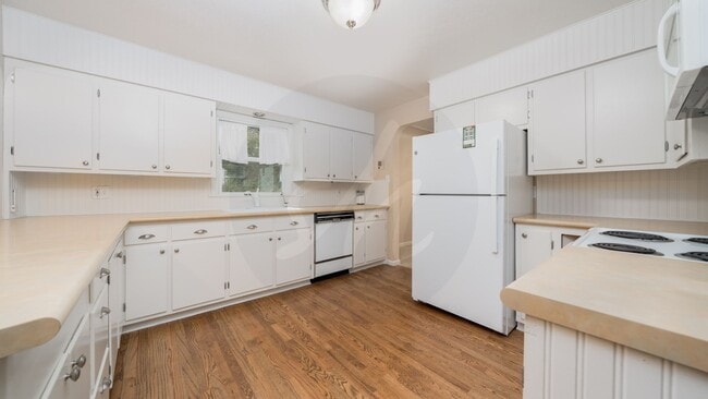 Building Photo - Charming Rancher in Cheyenne Mountain