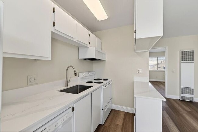 Building Photo - Modern Central Reno Gem | Minutes from Midtown Reno