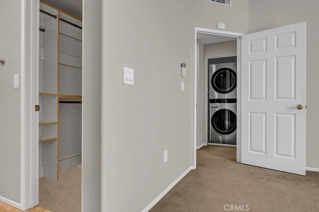 Building Photo - 210 Timberwood