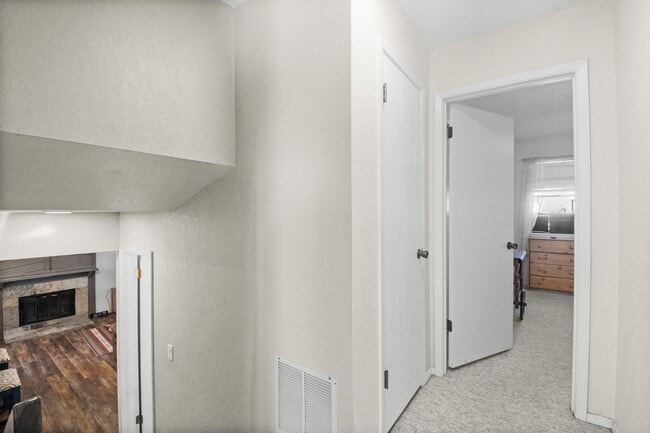 Building Photo - 103 Racquet Pl