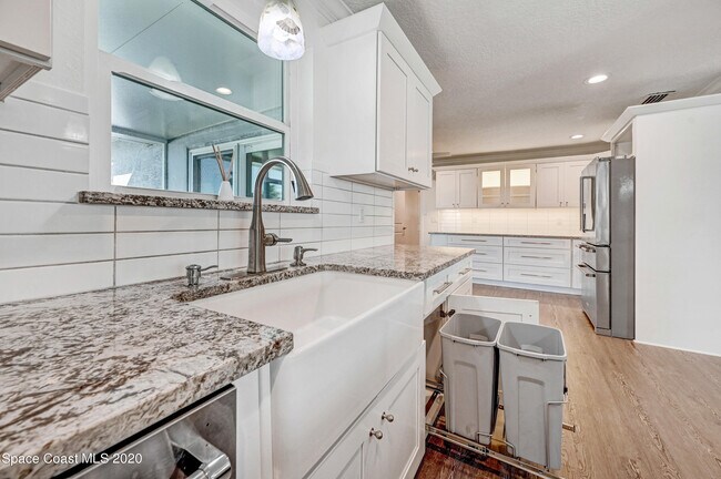 Building Photo - 409 Finch Dr