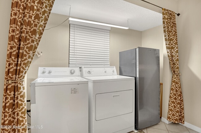 Building Photo - 505 N Miramar Ave