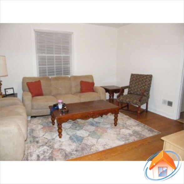 Building Photo - 247 Haines St