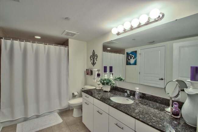 Building Photo - 300 S Duval St