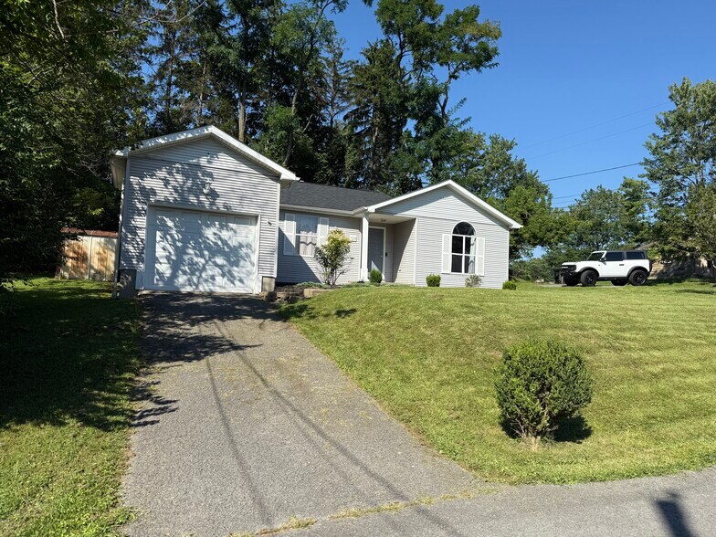 Front facing house - 733 Riley St