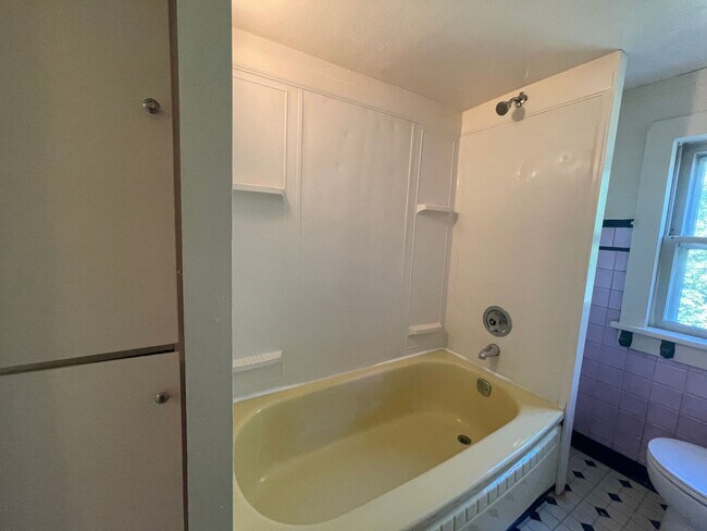 Building Photo - Adorable 3 Bedroom Twin FOR RENT in Millville NJ $1600