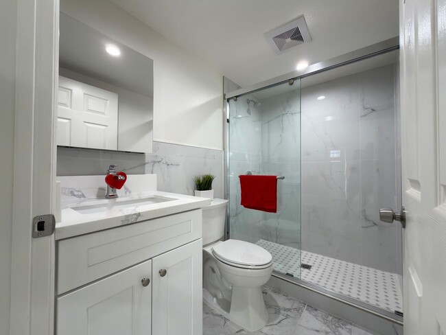 Building Photo - 5970 Locust Ave