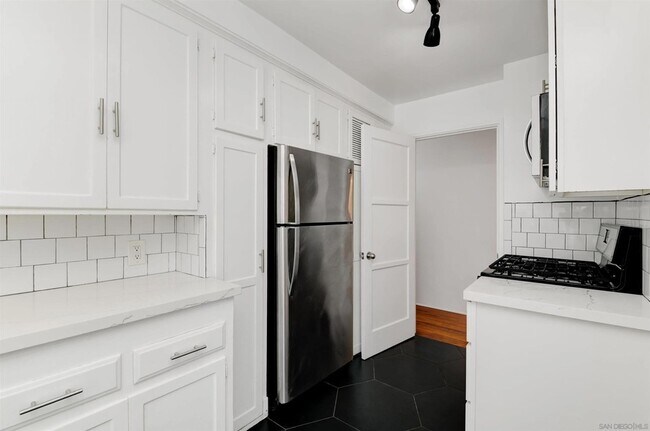 Building Photo - 4774 College Ave