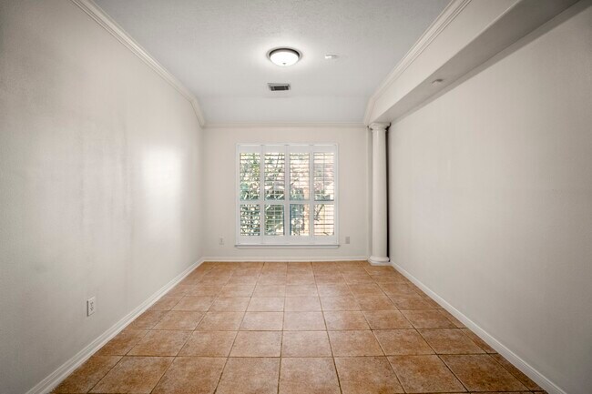 Building Photo - 15 Heron Hollow Ct