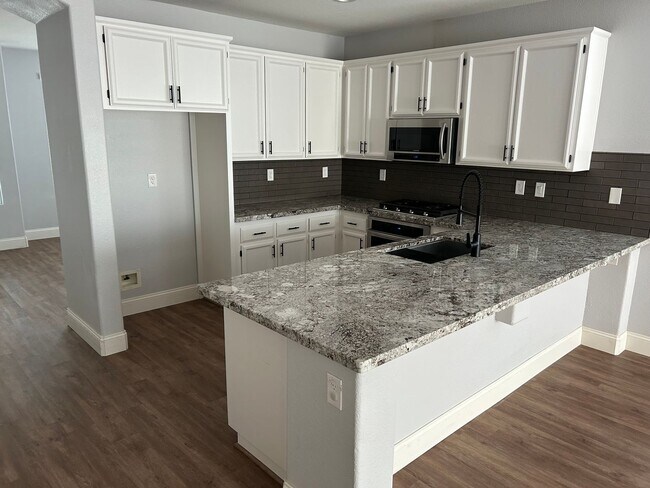 Building Photo - ***COMING SOON*** SINGLE STORY 3 BEDROOM I...