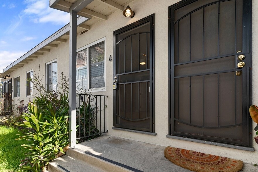 Building Photo - 1024 Loma Ave