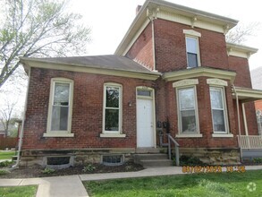 Building Photo - 203 W Dewald St
